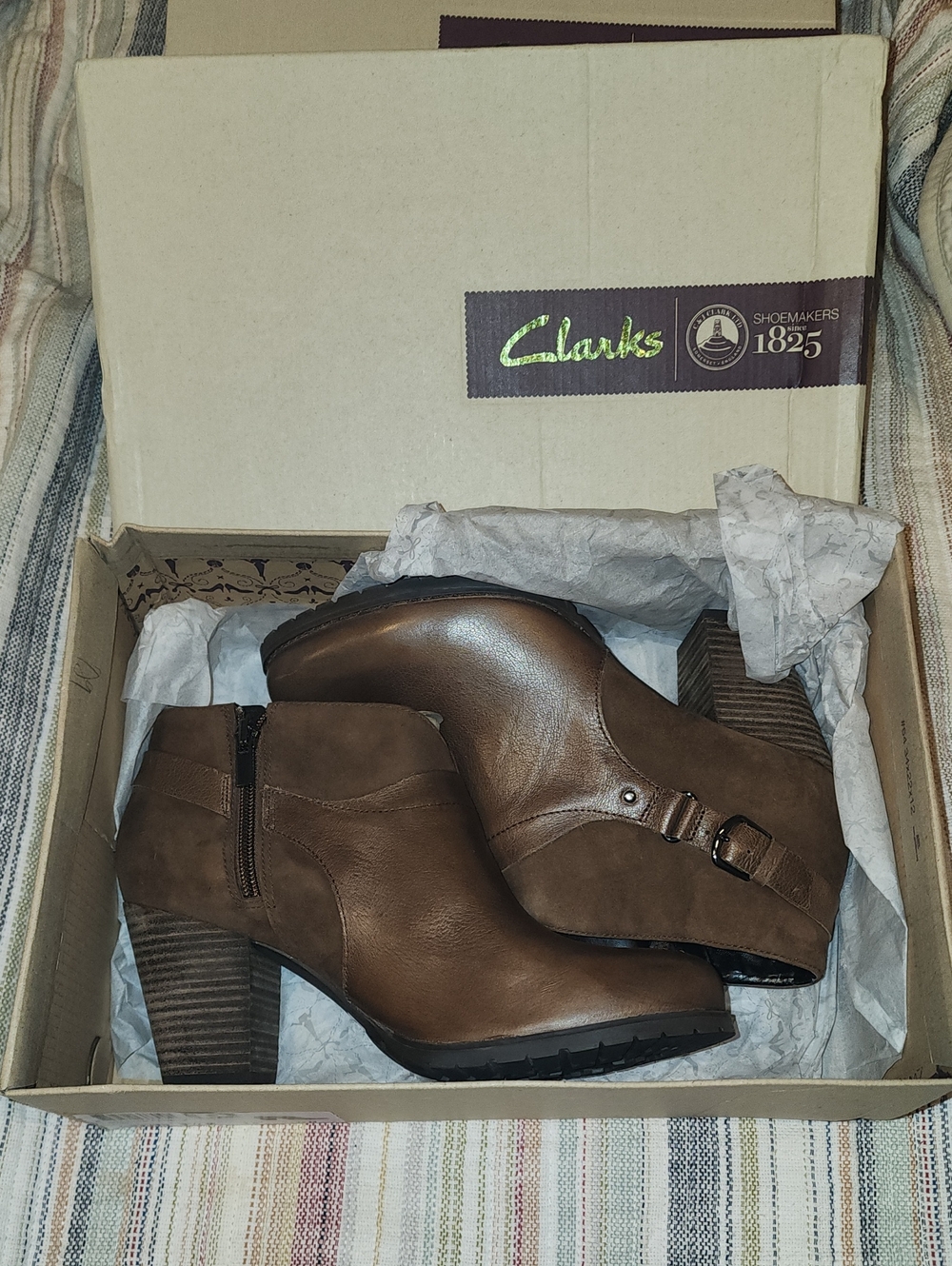 New Clarks Women's Brown Leather Ankle Booties with Block Heel